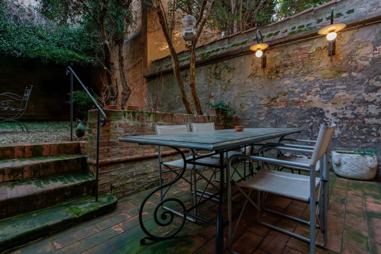 Suite Aldrovandi, With Private Garden Bologna Kültér fotó