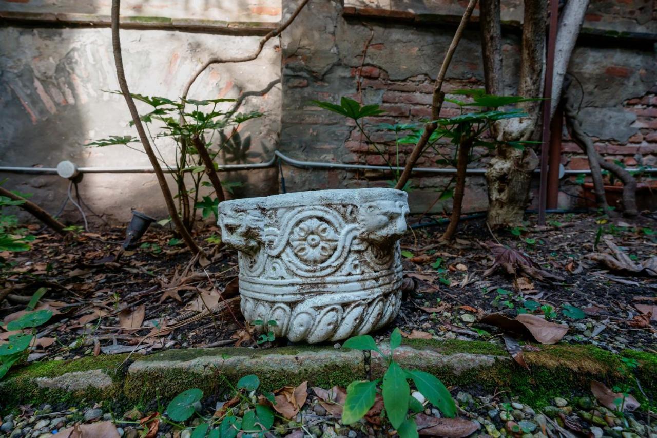 Suite Aldrovandi, With Private Garden Bologna Kültér fotó