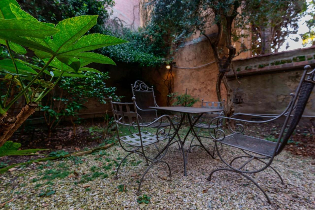 Suite Aldrovandi, With Private Garden Bologna Kültér fotó