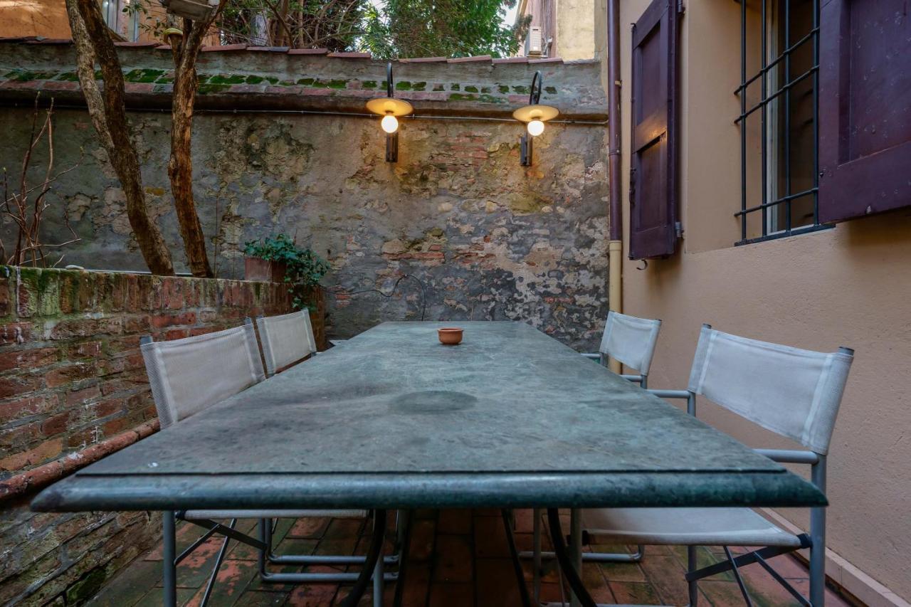 Suite Aldrovandi, With Private Garden Bologna Kültér fotó